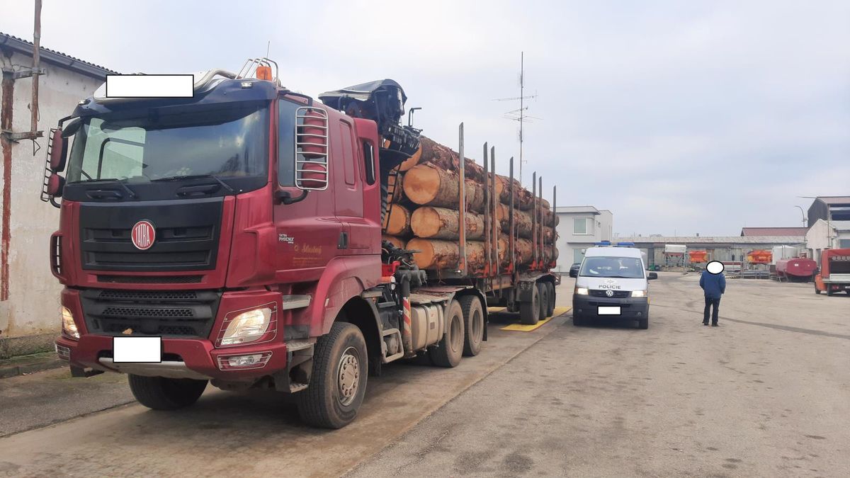 Přetížené kamiony brázdí české silnice. Kláďák překročil limit o šest tun